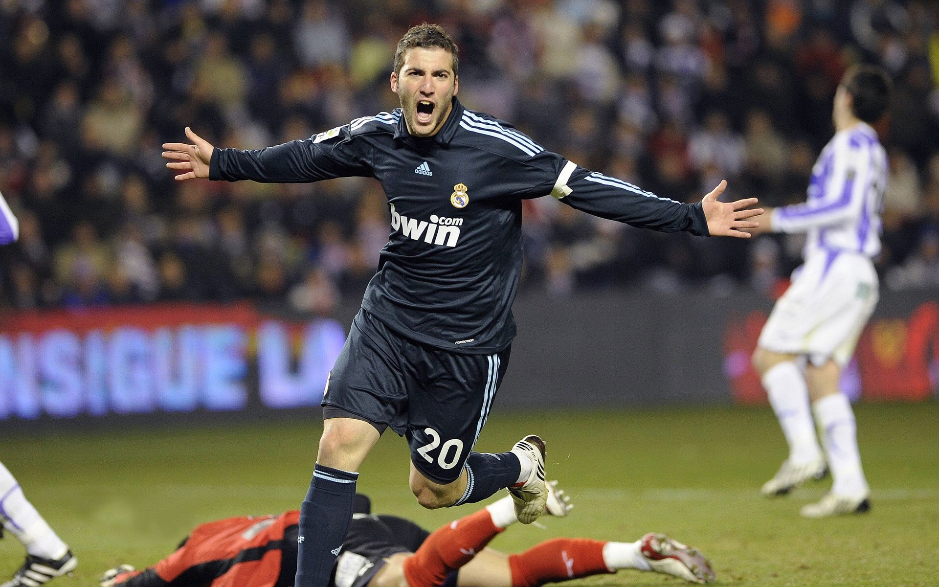 欧冠利物浦击退皇马 拜仁客胜大巴黎，欧冠利物浦vs拜仁